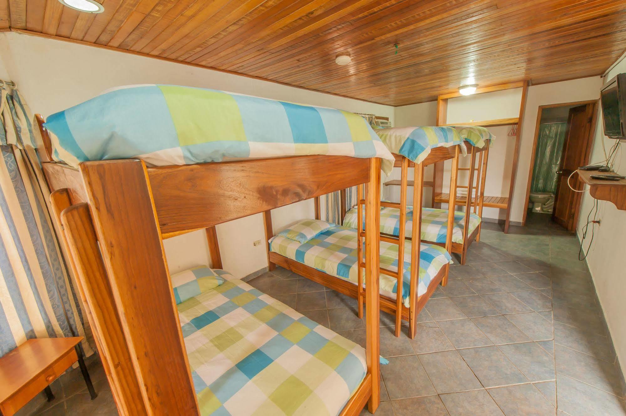 Hotel Posada Los Delfines Bocas del Toro Exteriör bild